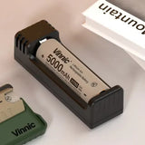 Vinnic 21700 鋰電池充電器 USB‑C 輸入 4.2V/1A 智能充電 適用 21700 SiC 電池 VPCG-NMRB01G1-BK